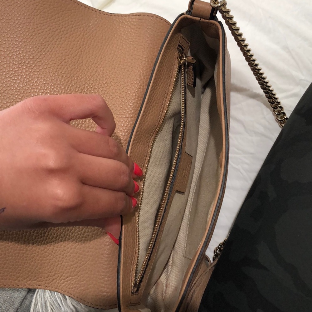 Gucci Soho chain leather crossbody bag in tan - Picture 3 of 8